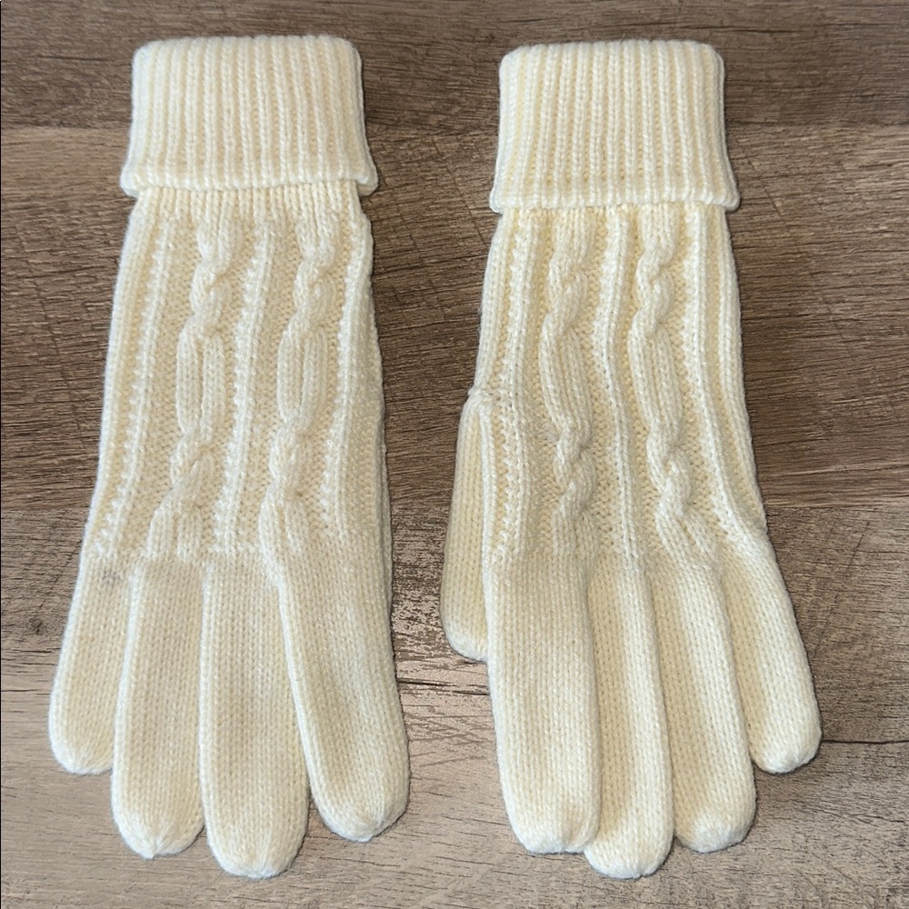 NWOT Cream Cable Knit Gloves size S ladies. Acrylic.